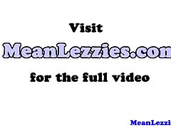 십 대 조지아 존스에 대 한 라텍스 레즈 지배