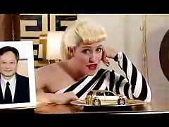 작은 아시아 음경의 노래에 의하여 금발의 clone Gwen Stefani