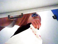 숨겨진 카메라에는 풀서비스 스파 15 영 털이 소녀용