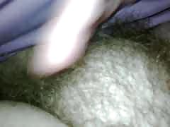 I love 게 잡아 당기는 그녀의 긴 furry pubic hair 습니다.