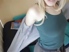 Mry-브레이크 schoolgirl 구려와 Fucks Mry-브레이크 schoolgirl 구려와 Fucks