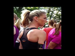 놀라운 엉덩이 가진 금발 피해자