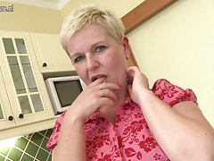 니스 성숙한 엄마 masturbate 및 하녀