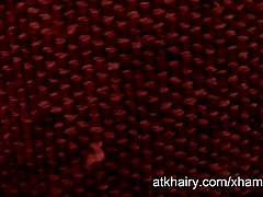 Super 털이 소녀 Velma Fucks 그녀의 고무 dick