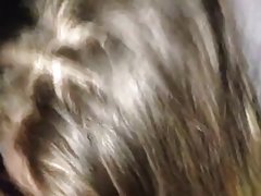 그것은 백인 소녀에게 말은 입으로 젖 그것은 백인 소녀에게 말은 입으로 젖