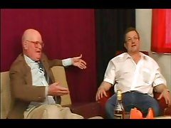 노인 및 청소년 34 털이 많은 갈색 머리 십 대 자기와 성숙한 남자