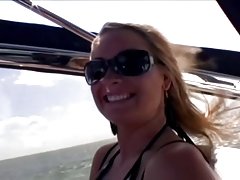 금발의 섹시한중년여성을 즐기는 고생활