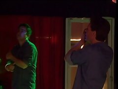 큰 가슴 아름다움 망에서 감옥