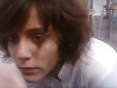 청소년으로 입으로 받는 얼굴