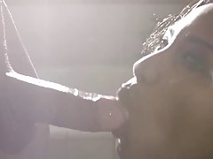 그녀는 craves 큰 화이트를 꼬