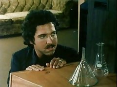 금발의 소녀 옆 3