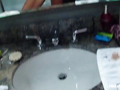 뜨거운 금발 니키타와 홈 영화 애타게