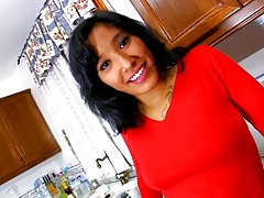 프랑스 창녀가 부엌에서 섹스