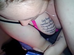 에 전화를 가진 남자친구