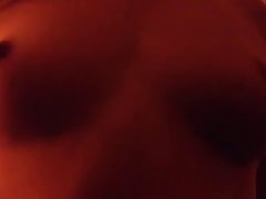 금발의 아내와 그녀의 애인