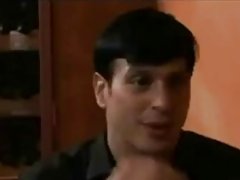 Redhead 섹시한중년여성에게 젊은이 스터드의 혜택으로부터 그녀의 체험