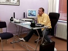 Hot chick 가를 위한 가슴 시험어 망 하드에는 소파