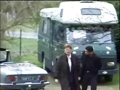 풍부한 성숙한 redhead Fucks 및 삼림