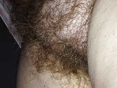 바로 마찰 그녀의 빛나는 털이 Bush.