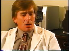 Randy 베이를 가져옵 licked 그녀의 음부까 그녀 cunt 망에 소파