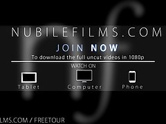 nubilefilms 완벽 한 가슴 및 배가 엉덩이 정액