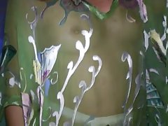 뜨거운 금발에서 스타킹,팬티와 높은 발뒤꿈치 부분이 뚫린 것